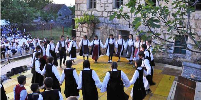 NAJAVA: 3. dječja smotra folklora “Na Petrovom ognjištu”