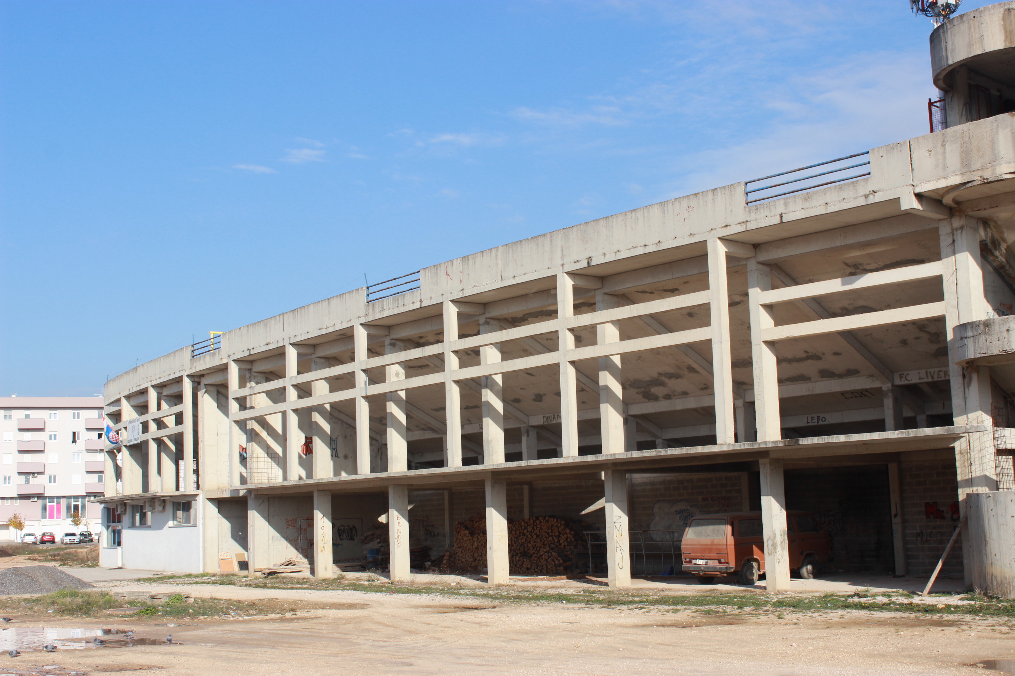 NEOBVEZUJUĆI JAVNI POZIV ZA ISKAZIVANJE INTERESA ZA ZAKUP POSLOVNIH PROSTORA JUŽNE TRIBINE STADIONA MOKRI DOLAC